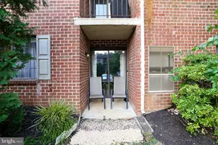2407 Pond View Dr, West Chester, PA 19382 - Photo 2