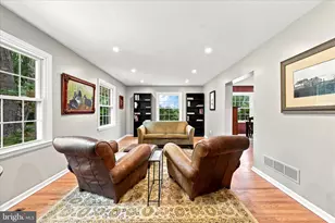 7 Manor View Cir, Malvern, PA 19355 - Photo 2