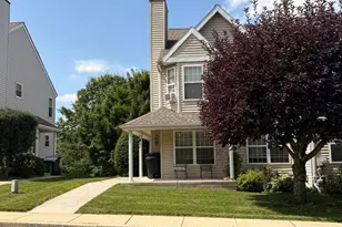 135 Peters Ct, Coatesville, PA 19320 - Photo 2