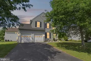 21 N Danbury Cir, Coatesville, PA 19320 - Photo 2