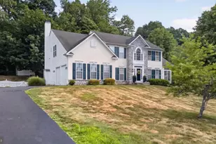 40 Robins Nest Ln, Pottstown, PA 19465 - Photo 2