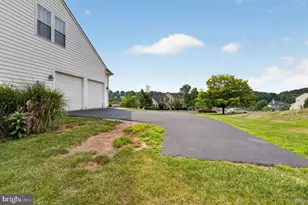 40 Robins Nest Ln, Pottstown, PA 19465 - Photo 4