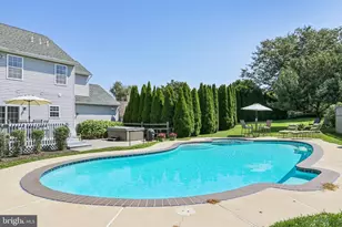 45 Flintlock Cir, West Grove, PA 19390 - Photo 2
