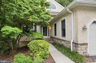 131 Piqua Cir, Berwyn, PA 19312 - Photo 2