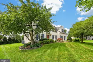 103 Henry Acker Cir, Downingtown, PA 19335 - Photo 2