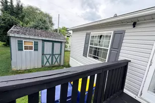125 Erica Cir, Honey Brook, PA 19344 - Photo 2