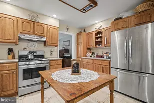 528 Chester Ave, Phoenixville, PA 19460 - Photo 8