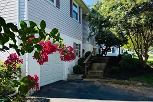 4 Hillcrest Dr, Downingtown, PA 19335 - Photo 2