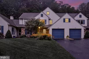 546 Kennelwoods Dr, Elverson, PA 19520 - Photo 2