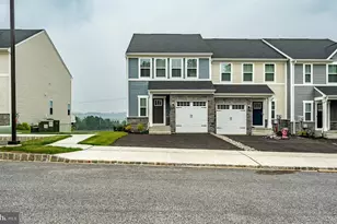 208 Chase Dr, Downingtown, PA 19335 - Photo 2