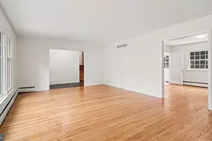 31 Beacon Hill Ct, Phoenixville, PA 19460 - Photo 2