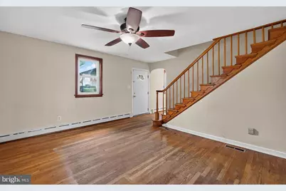 813 Montgomery Avenue, Phoenixville, PA 19460 - Photo 2