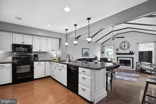 25 Manchester Ct, Berwyn, PA 19312 - Photo 6