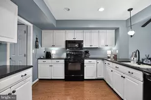 25 Manchester Ct, Berwyn, PA 19312 - Photo 4