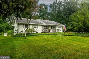 102 Garnet Ln, Coatesville, PA 19320 - Photo 2