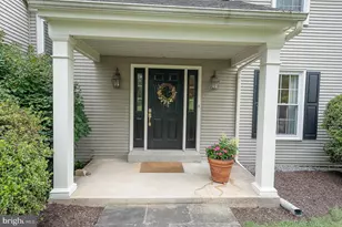 32 Heron Hill Dr, Downingtown, PA 19335 - Photo 2