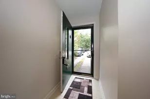 424 Summit House, West Chester, PA 19382 - Photo 2