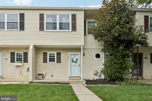348 Carlyn Ct, Downingtown, PA 19335 - Photo 2