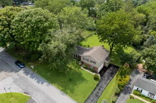 834 Easter Dr, West Chester, PA 19382 - Photo 2