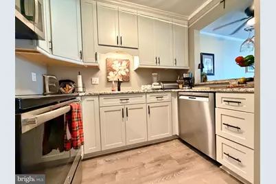 530 Summit House #530, West Chester, PA 19382 - Photo 2