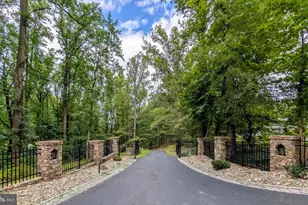 116 Oakwood Ln, Phoenixville, PA 19460 - Photo 2
