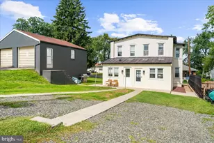 825 Maple Ave, Phoenixville, PA 19460 - Photo 26