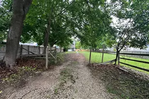 240 Dayton St, Phoenixville, PA 19460 - Photo 26