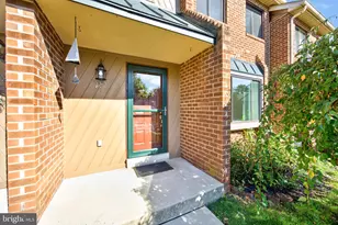 122 Pembroke Ct, Exton, PA 19341 - Photo 2