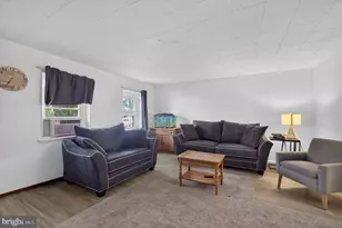 884 Woodlawn Ave, Phoenixville, PA 19460 - Photo 2