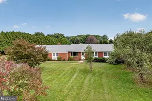 805 Ellis Woods Rd, Pottstown, PA 19465 - Photo 2