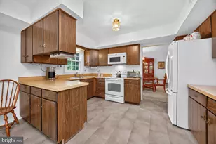 1243 Upton Cir, West Chester, PA 19380 - Photo 10