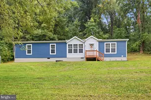 136 Charlotte Ln, Coatesville, PA 19320 - Photo 2