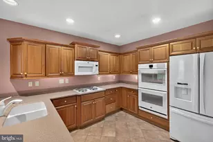 405 Vineyard Ln, Downingtown, PA 19335 - Photo 10