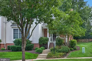 405 Vineyard Ln, Downingtown, PA 19335 - Photo 2