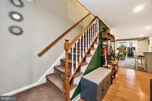 907 Oxford Ave, Phoenixville, PA 19460 - Photo 2