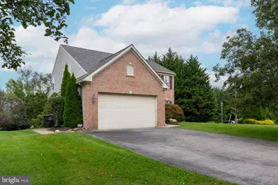 102 Autumn Trl, Coatesville, PA 19320 - Photo 2