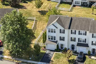 37 Bayberry Ln, Pottstown, PA 19465 - Photo 2