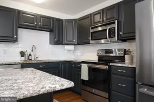 37 Bayberry Ln, Pottstown, PA 19465 - Photo 6
