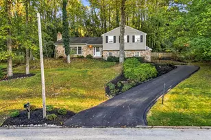 604 Hickory Ln, Berwyn, PA 19312 - Photo 2