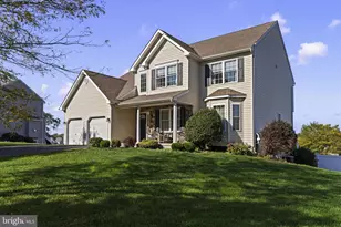 910 W Mill Creek Way, Pottstown, PA 19465 - Photo 2
