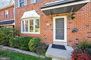 135 Lampeter Ct, Exton, PA 19341 - Photo 2
