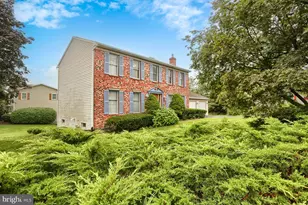 6418 Gillingham Ln, Harrisburg, PA 17111 - Photo 2