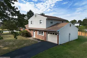 498 Allegheny Dr, Harrisburg, PA 17112 - Photo 4