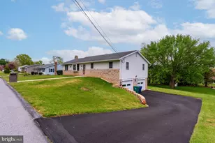 4919 Bretney Dr, Harrisburg, PA 17112 - Photo 2