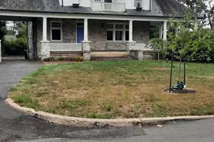 2315 Magnolia Dr, Harrisburg, PA 17104 - Photo 2