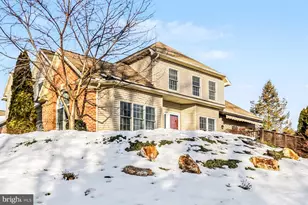 4528 Laurelwood Dr, Harrisburg, PA 17110 - Photo 4