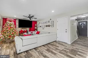 897 Sunny Hill Ln, Harrisburg, PA 17111 - Photo 2