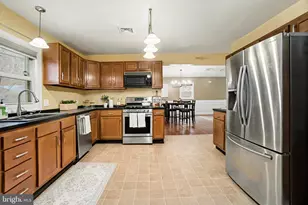 823 Roberts Valley Rd, Harrisburg, PA 17110 - Photo 2