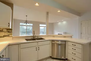 1049 Wooded Pond Dr, Harrisburg, PA 17111 - Photo 10