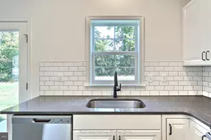 7847 Oakbrook Dr, Harrisburg, PA 17112 - Photo 2